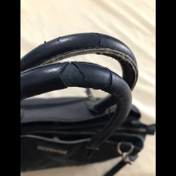 Kenneth Cole Reaction bag - Picture 4 of 9